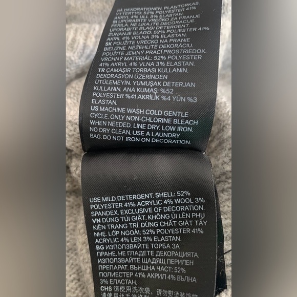 H&M Women’s Gray, Pearl, Cropped Cardigan Sweater, 3 Fabric Buttons; Size Small - Picture 5 of 9